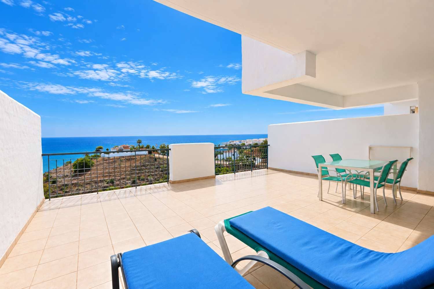 Apartamento Playa de 2 habitaciones en Torrox-Costa en venta con piscina garaje - 389.000 € (Ref: 10132385)