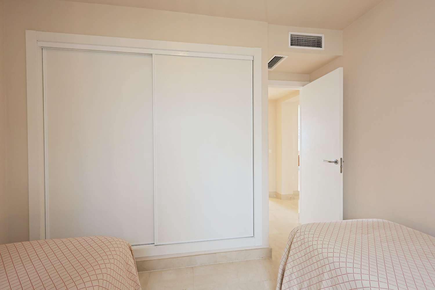 Apartamento Playa de 2 habitaciones en Torrox-Costa en venta con piscina garaje - 389.000 € (Ref: 10132385)