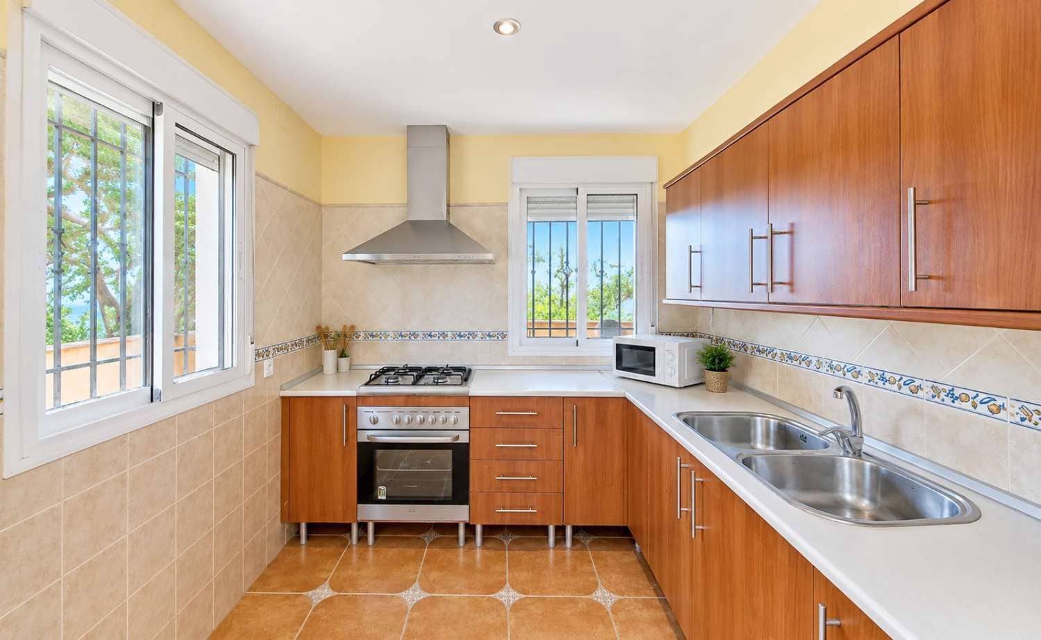 5 soverom Villa til salgs i Cullar Vega med svømmebasseng garasje - € 389 000 (Ref: 10139074)