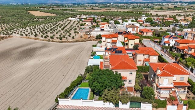 5 soverom Villa til salgs i Cúllar Vega med svømmebasseng garasje - € 389 000 (Ref: 10139074)