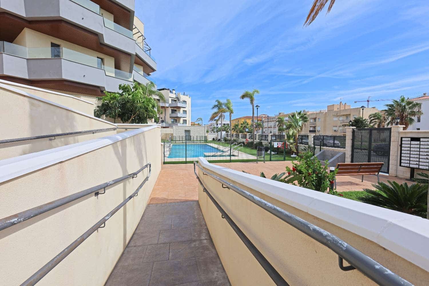 2 Zimmer Strandapartment zu verkaufen in Torrox-Costa mit Pool Garage - 449.000 € (Ref: 10154551)