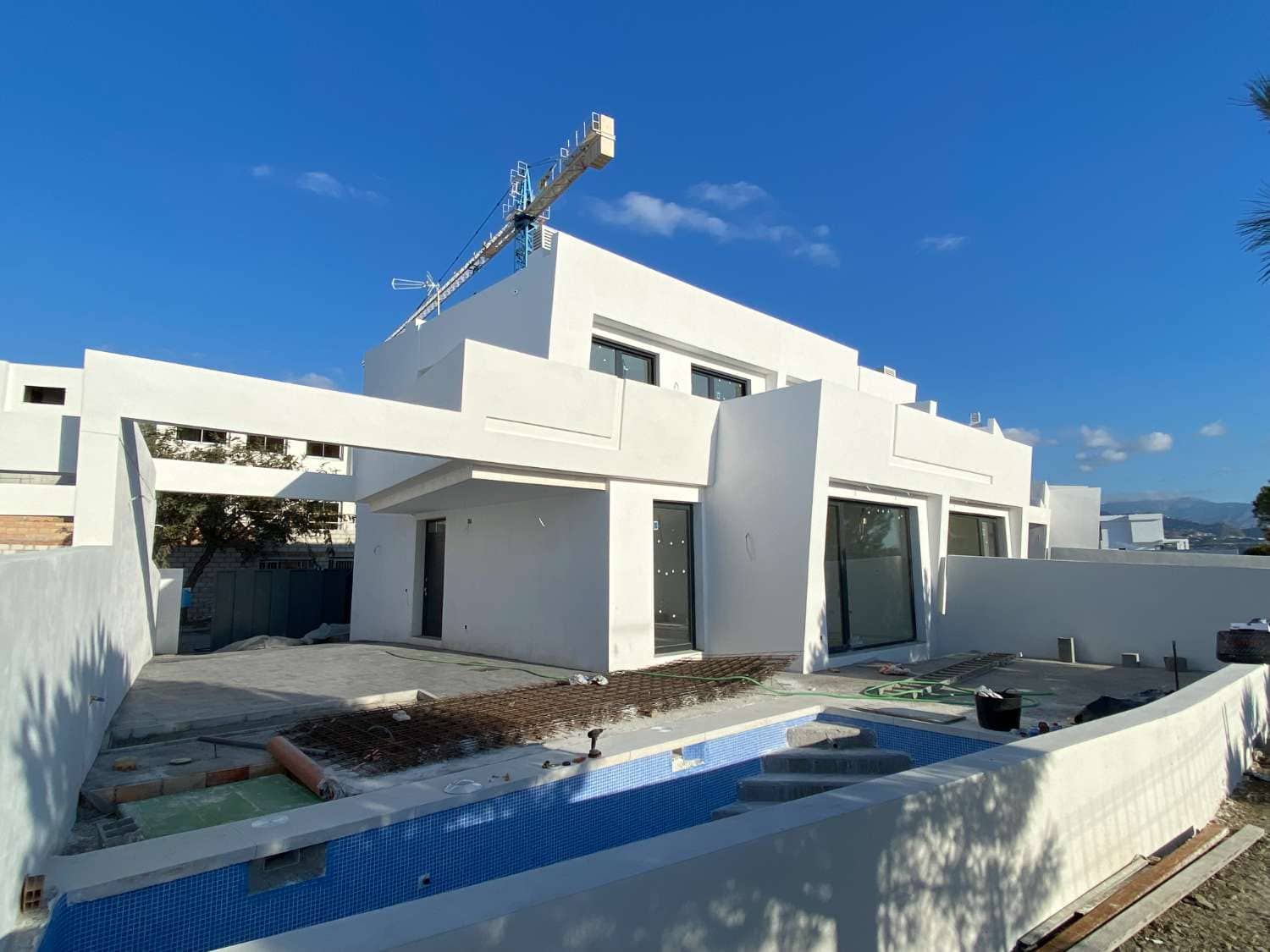 3 soveværelse Semi-Rækkehus til salg i Torre del Mar med swimmingpool - € 549.900 (Ref: 5931754)