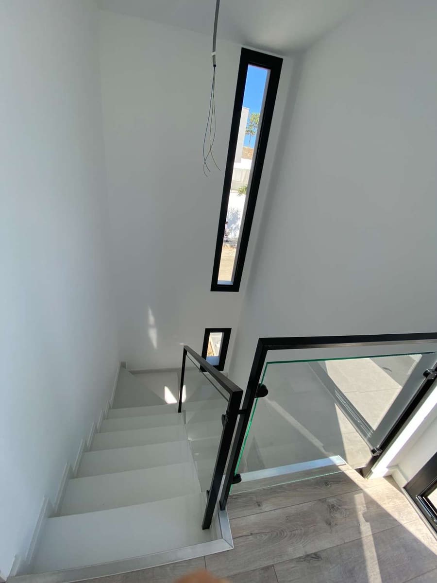 3 soveværelse Semi-Rækkehus til salg i Torre del Mar med swimmingpool - € 549.900 (Ref: 5931754)