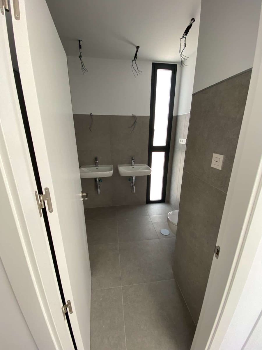 3 soveværelse Semi-Rækkehus til salg i Torre del Mar med swimmingpool - € 549.900 (Ref: 5931754)