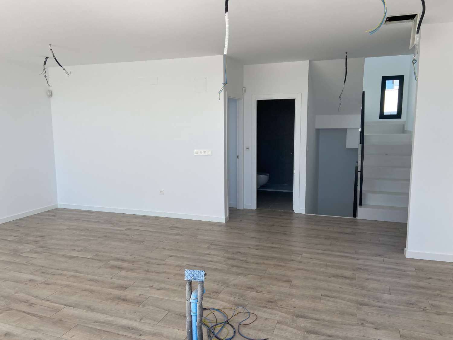 3 soveværelse Semi-Rækkehus til salg i Torre del Mar med swimmingpool - € 549.900 (Ref: 5931754)