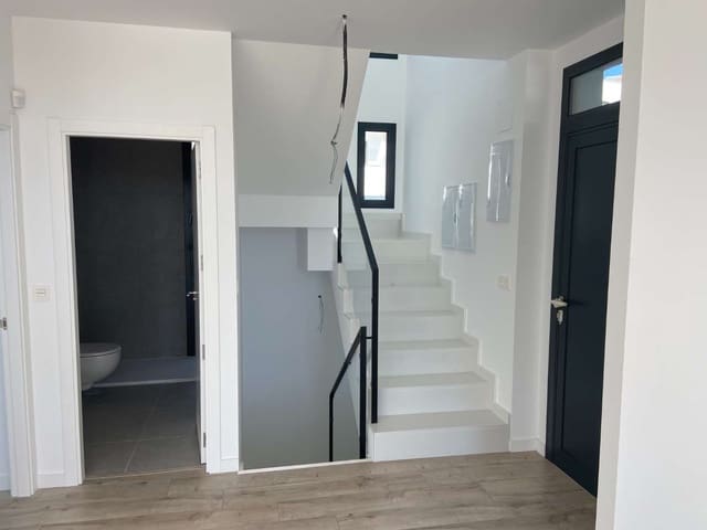 3 soveværelse Semi-Rækkehus til salg i Torre del Mar, Vélez-Málaga med swimmingpool - € 549.900 (Ref: 5931754)