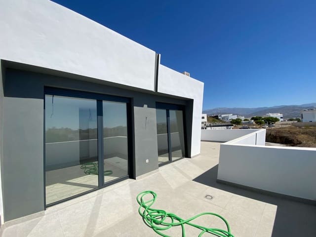 3 soveværelse Semi-Rækkehus til salg i Torre del Mar, Vélez-Málaga med swimmingpool - € 549.900 (Ref: 5931754)