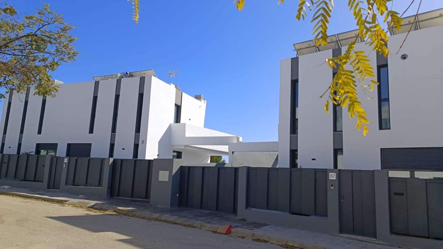 3 soveværelse Semi-Rækkehus til salg i Torre del Mar med swimmingpool - € 549.900 (Ref: 5931754)