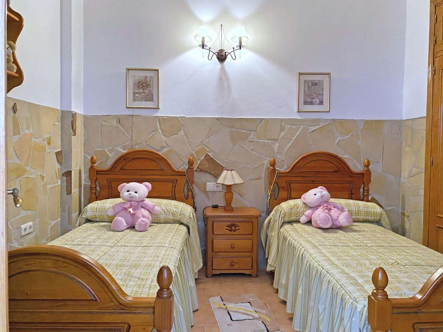 4 soveværelse Villa til salg i Nerja med swimmingpool - € 559.900 (Ref: 6380388)