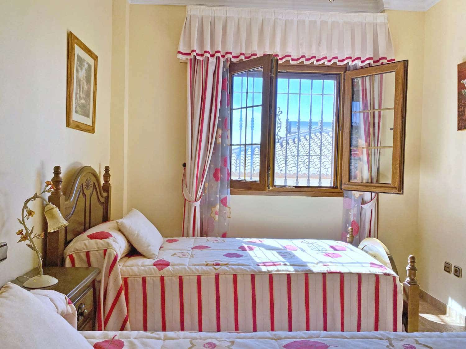 4 soveværelse Villa til salg i Nerja med swimmingpool - € 559.900 (Ref: 6380388)