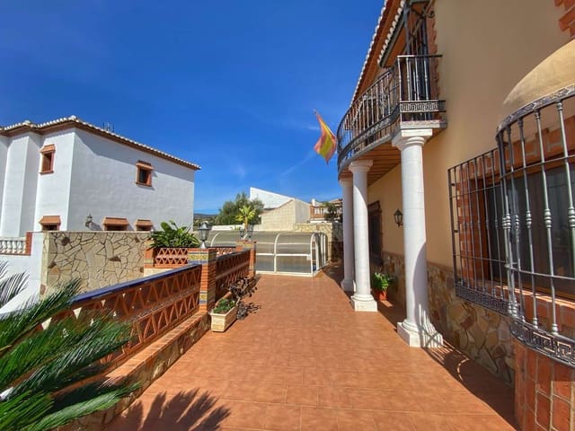 4 slaapkamer Villa te koop in Nerja met zwembad - € 559.900 (Ref: 6380388)