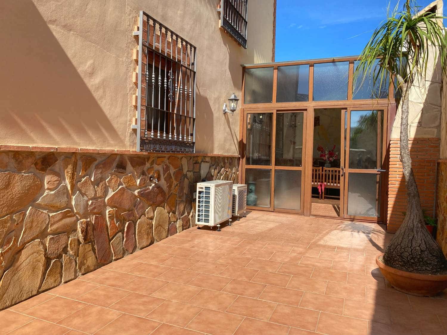 4 soveværelse Villa til salg i Nerja med swimmingpool - € 559.900 (Ref: 6380388)