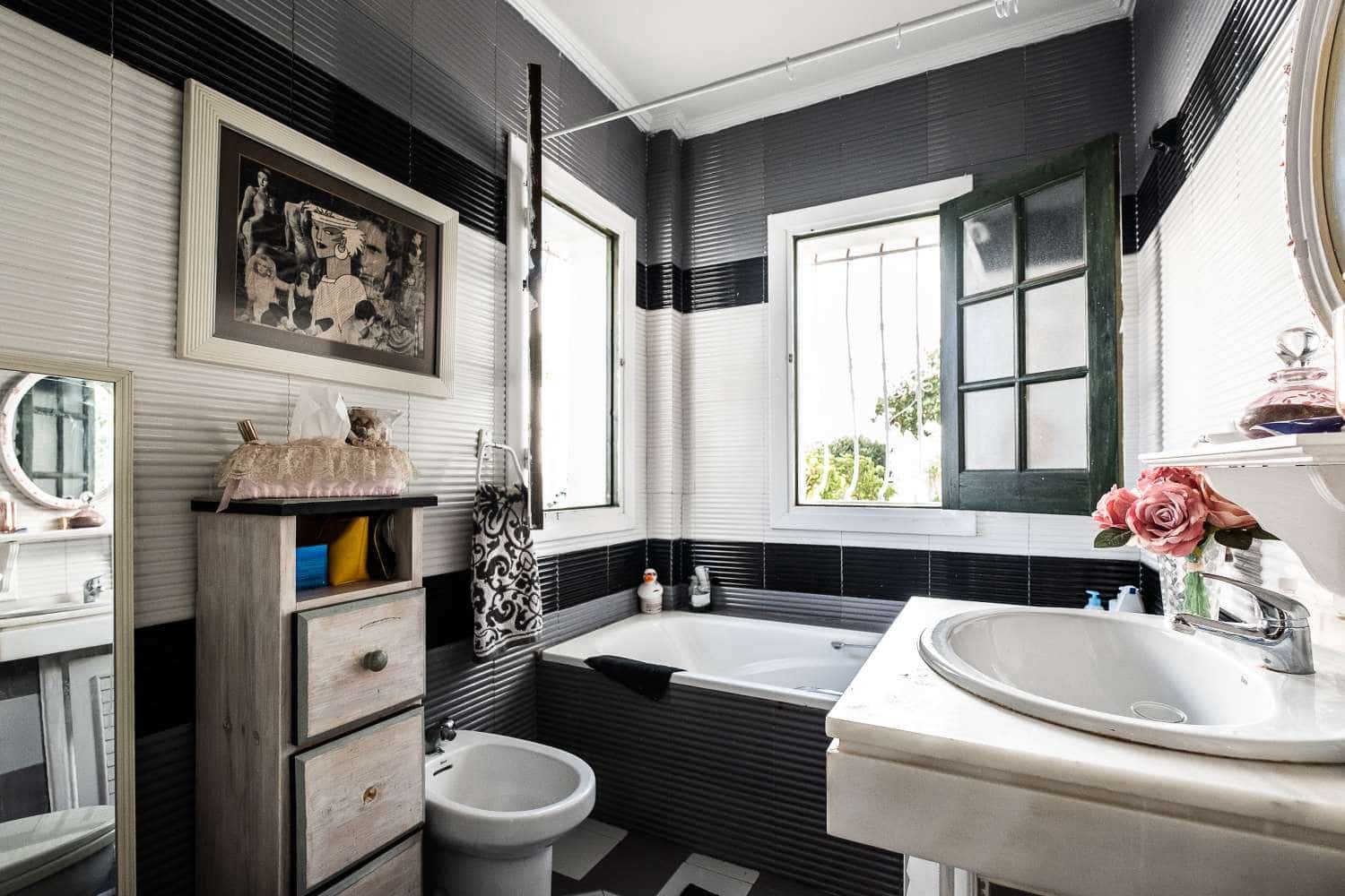 5 sovrum Villa till salu i Nerja med garage - 499 000 € (Ref: 7359974)