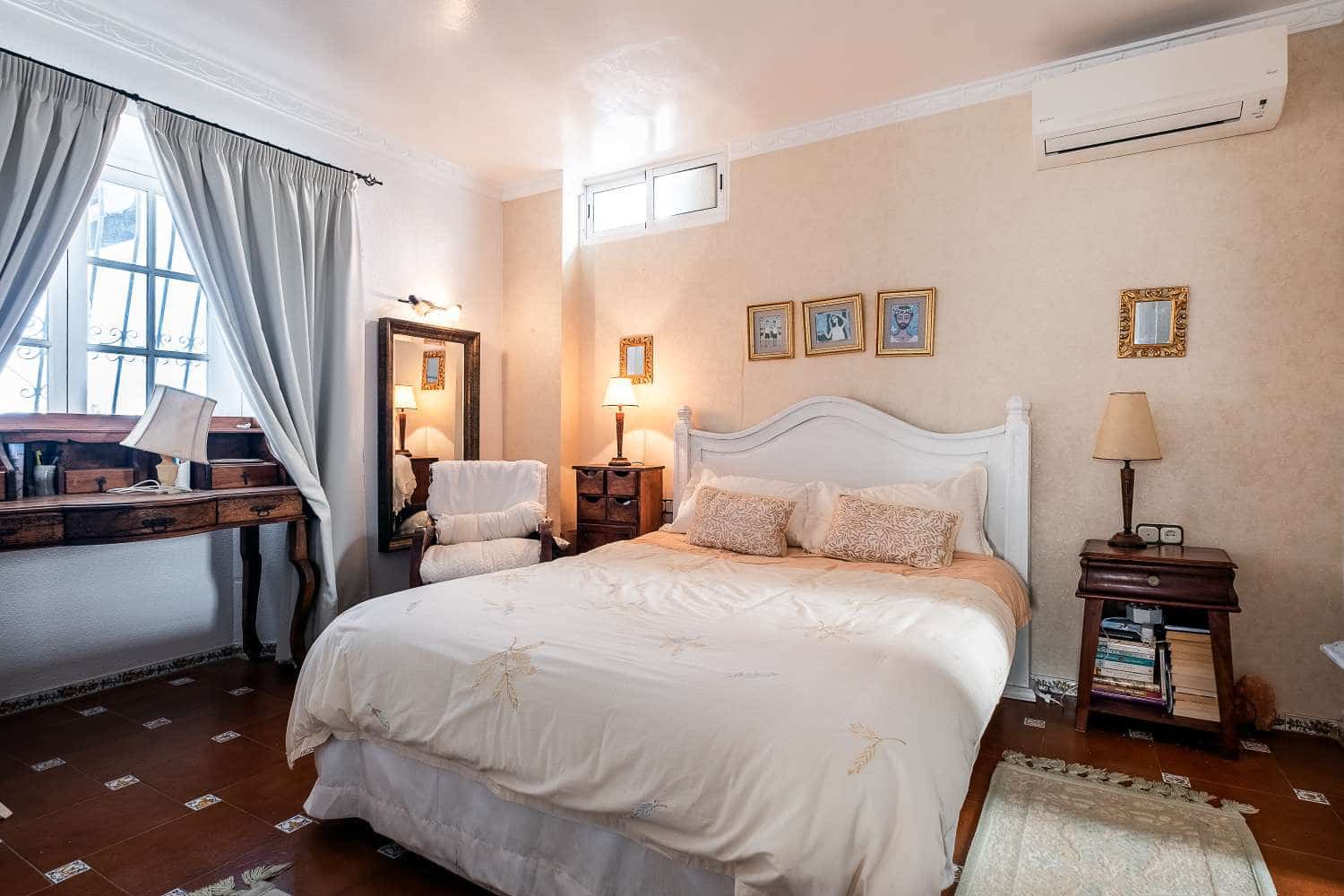 5 sovrum Villa till salu i Nerja med garage - 499 000 € (Ref: 7359974)