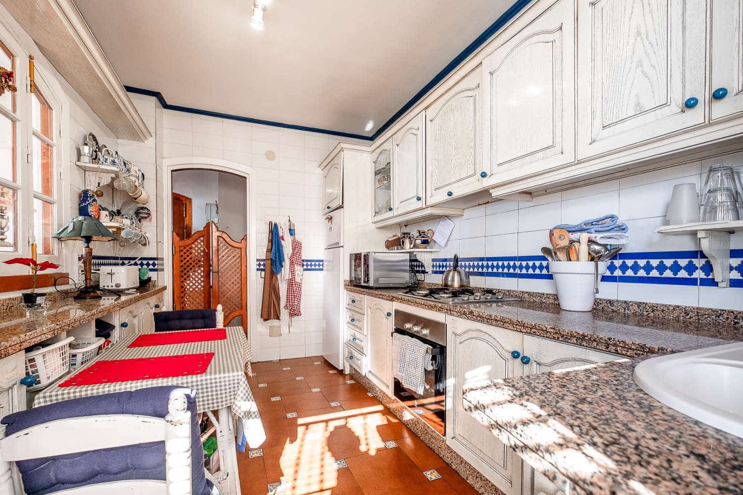 5 sovrum Villa till salu i Nerja med garage - 499 000 € (Ref: 7359974)