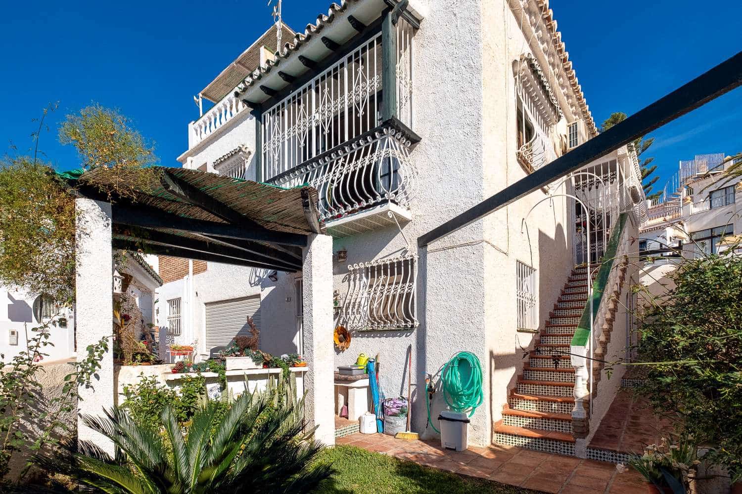 5 sovrum Villa till salu i Nerja med garage - 499 000 € (Ref: 7359974)