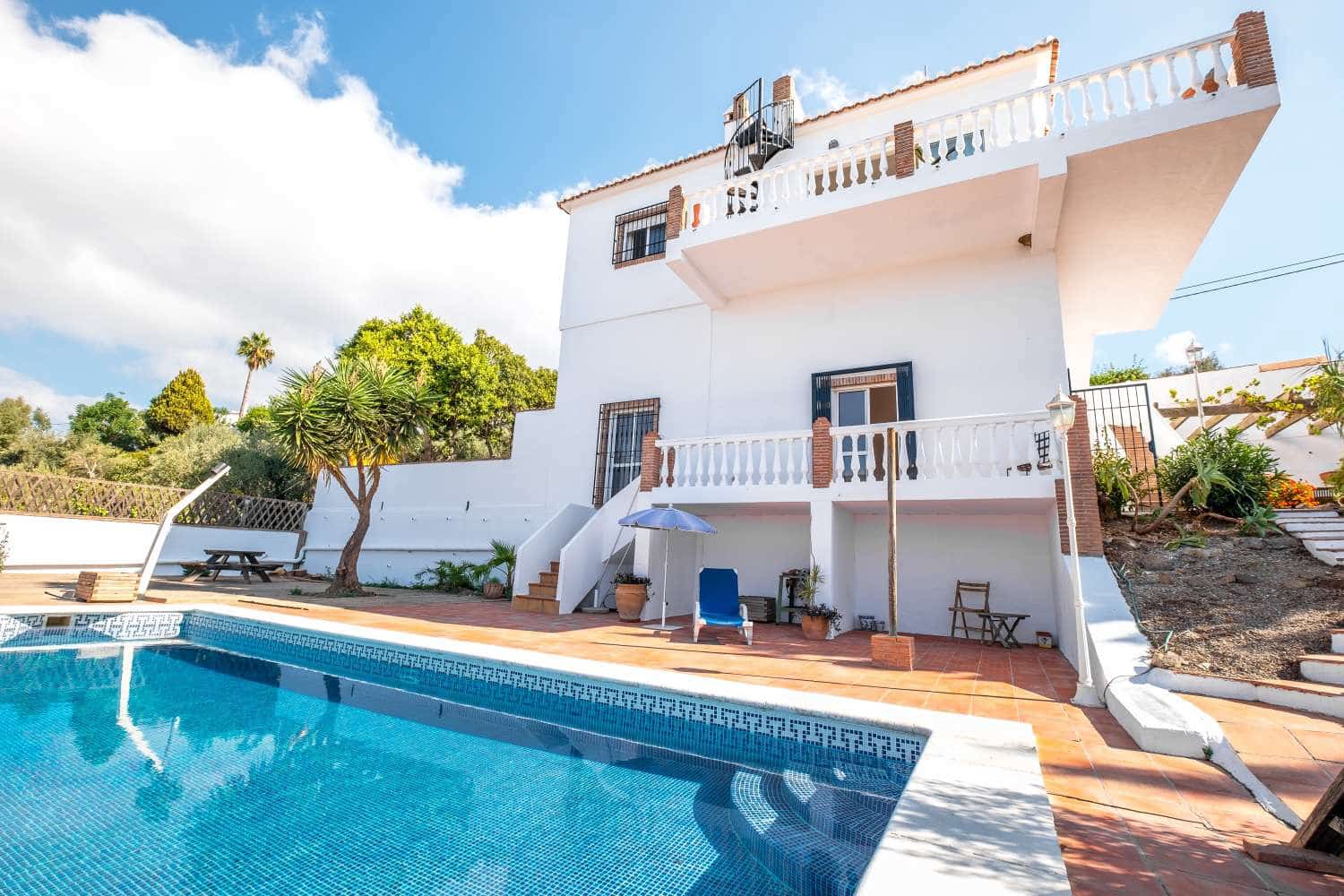 4 bedroom Finca/Country House for sale in Frigiliana with pool garage