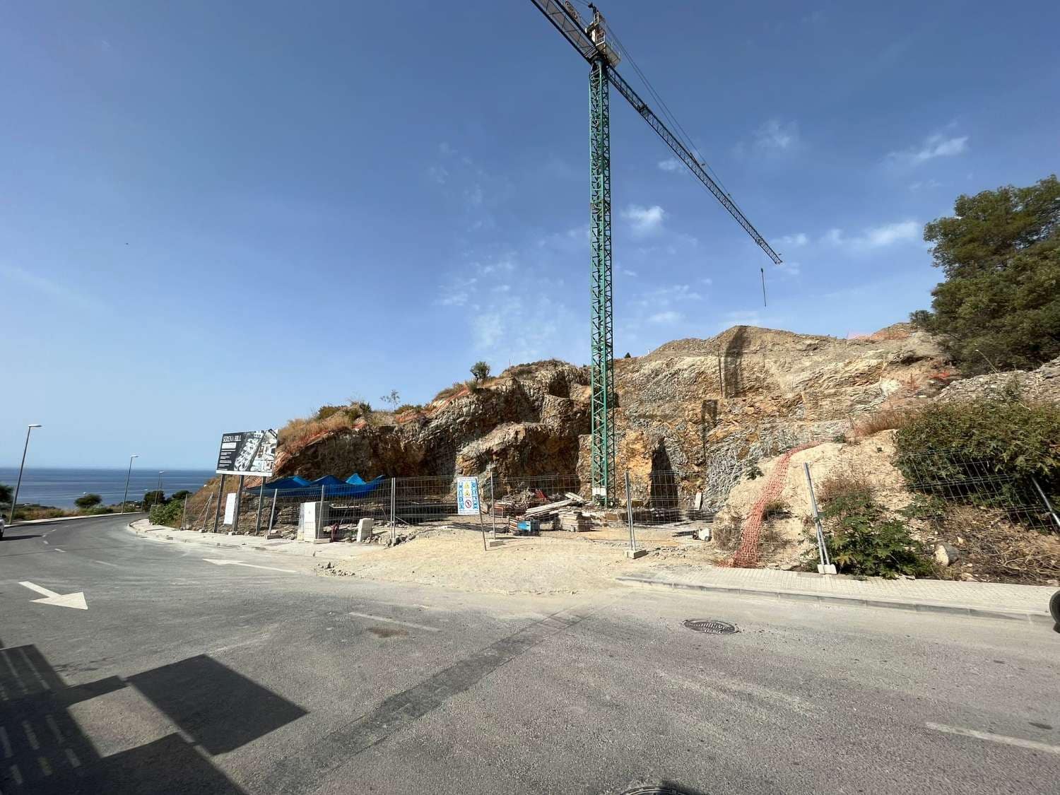 2 soveværelse Rækkehus til salg i Nerja med swimmingpool garage - € 777.000 (Ref: 8402918)