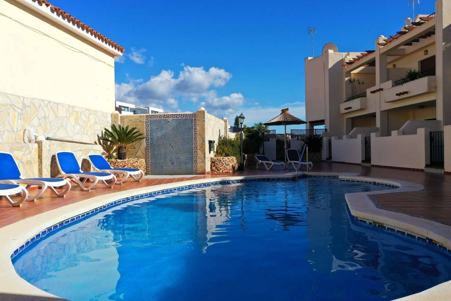 2 soveværelse Rækkehus til salg i Nerja med swimmingpool garage - € 499.900 (Ref: 8752111)