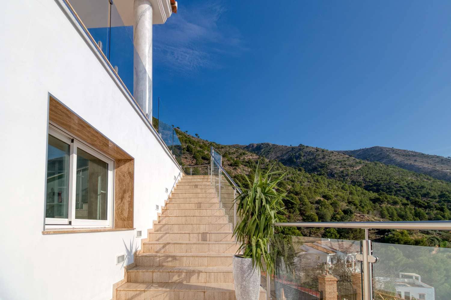 5 soverom Villa til salgs i Mijas med svømmebasseng garasje - € 1 900 000 (Ref: 8763474)