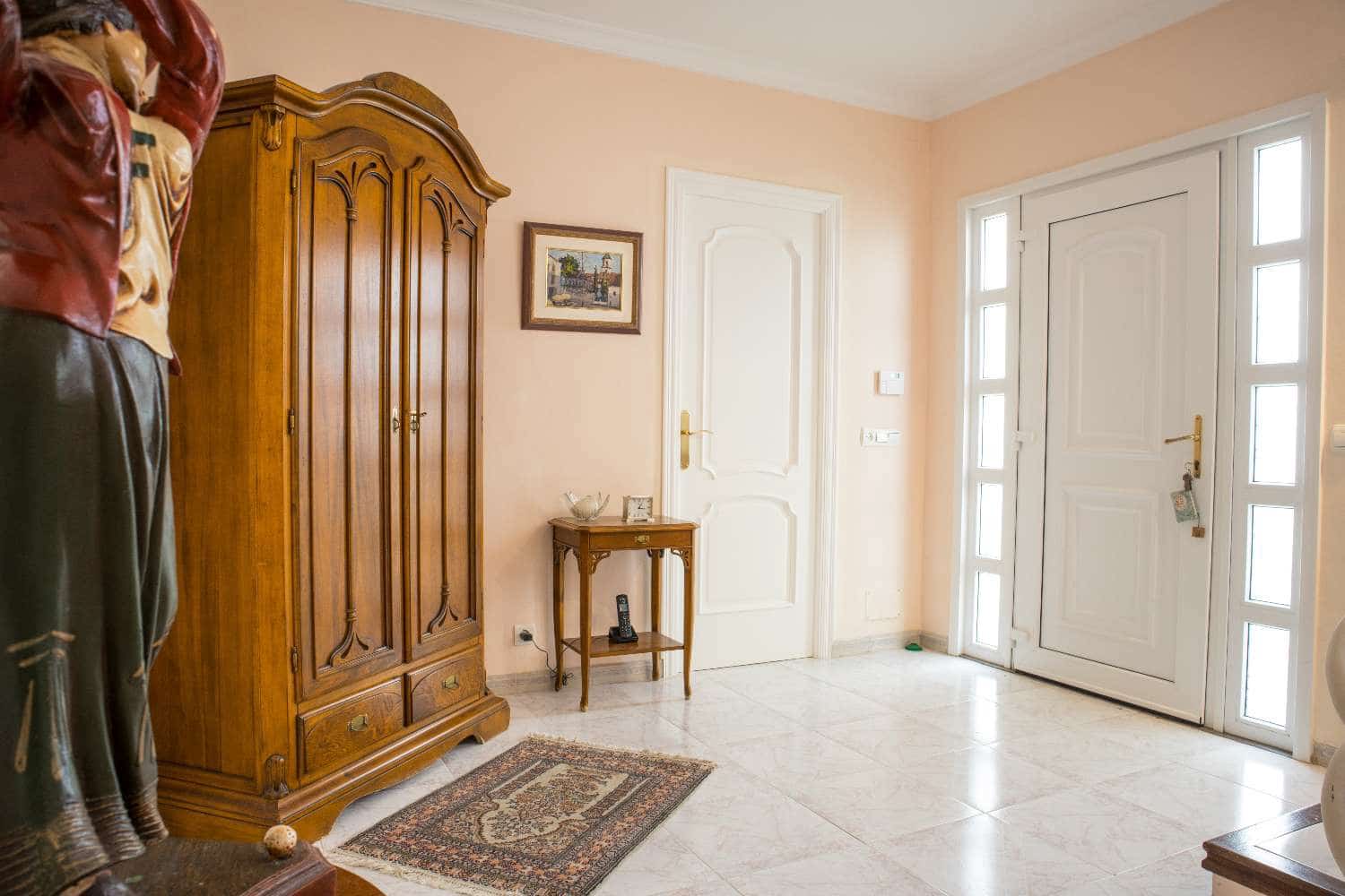 3 soveværelse Villa til salg i Maro med swimmingpool - € 599.000 (Ref: 9042045)