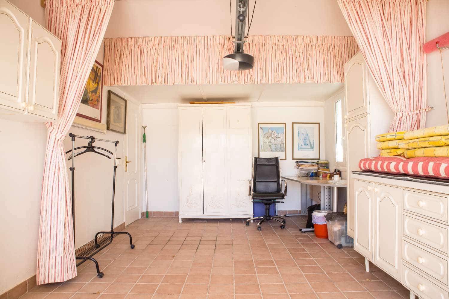 3 soveværelse Villa til salg i Maro med swimmingpool - € 599.000 (Ref: 9042045)