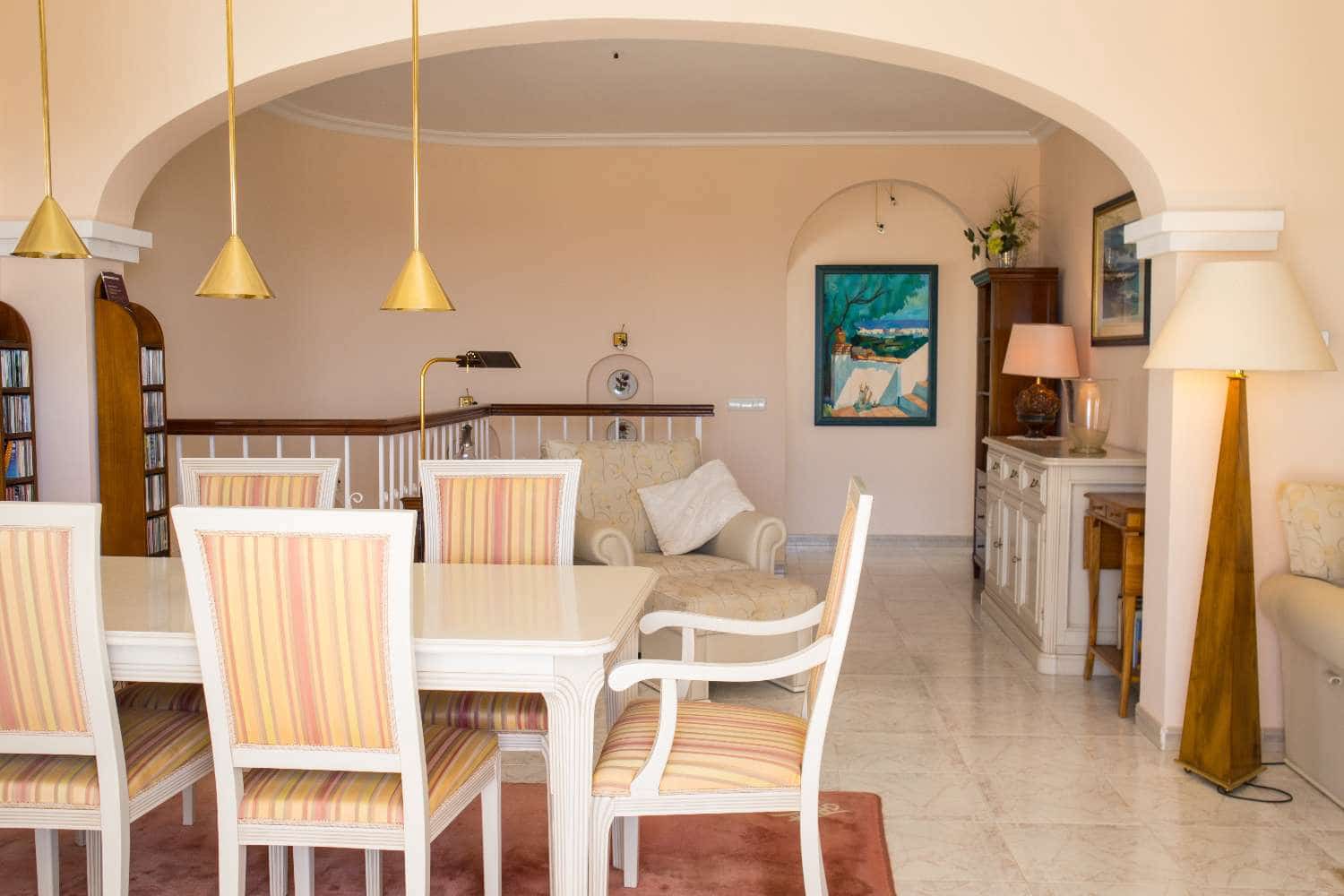 3 soveværelse Villa til salg i Maro med swimmingpool - € 599.000 (Ref: 9042045)