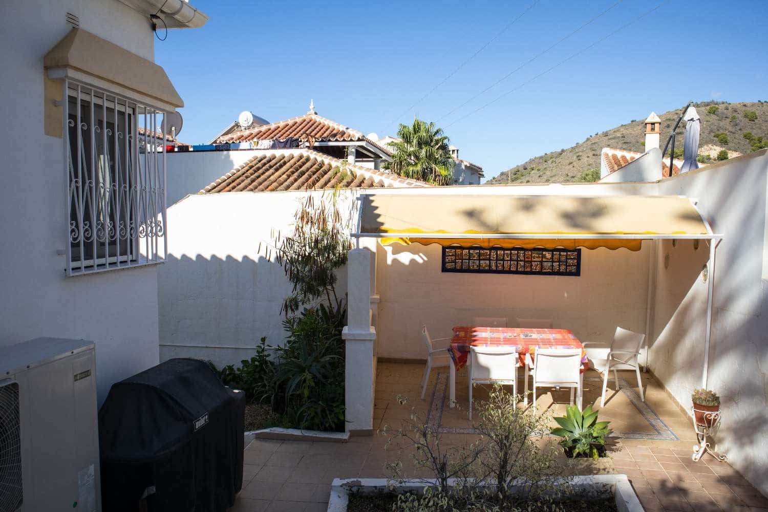 3 soveværelse Villa til salg i Maro med swimmingpool - € 599.000 (Ref: 9042045)