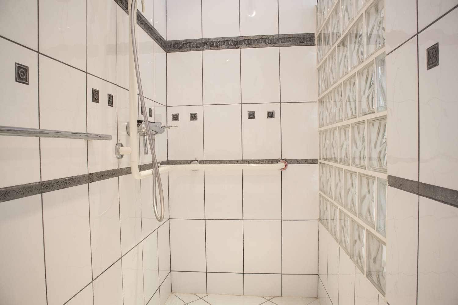 3 soveværelse Villa til salg i Maro med swimmingpool - € 599.000 (Ref: 9042045)