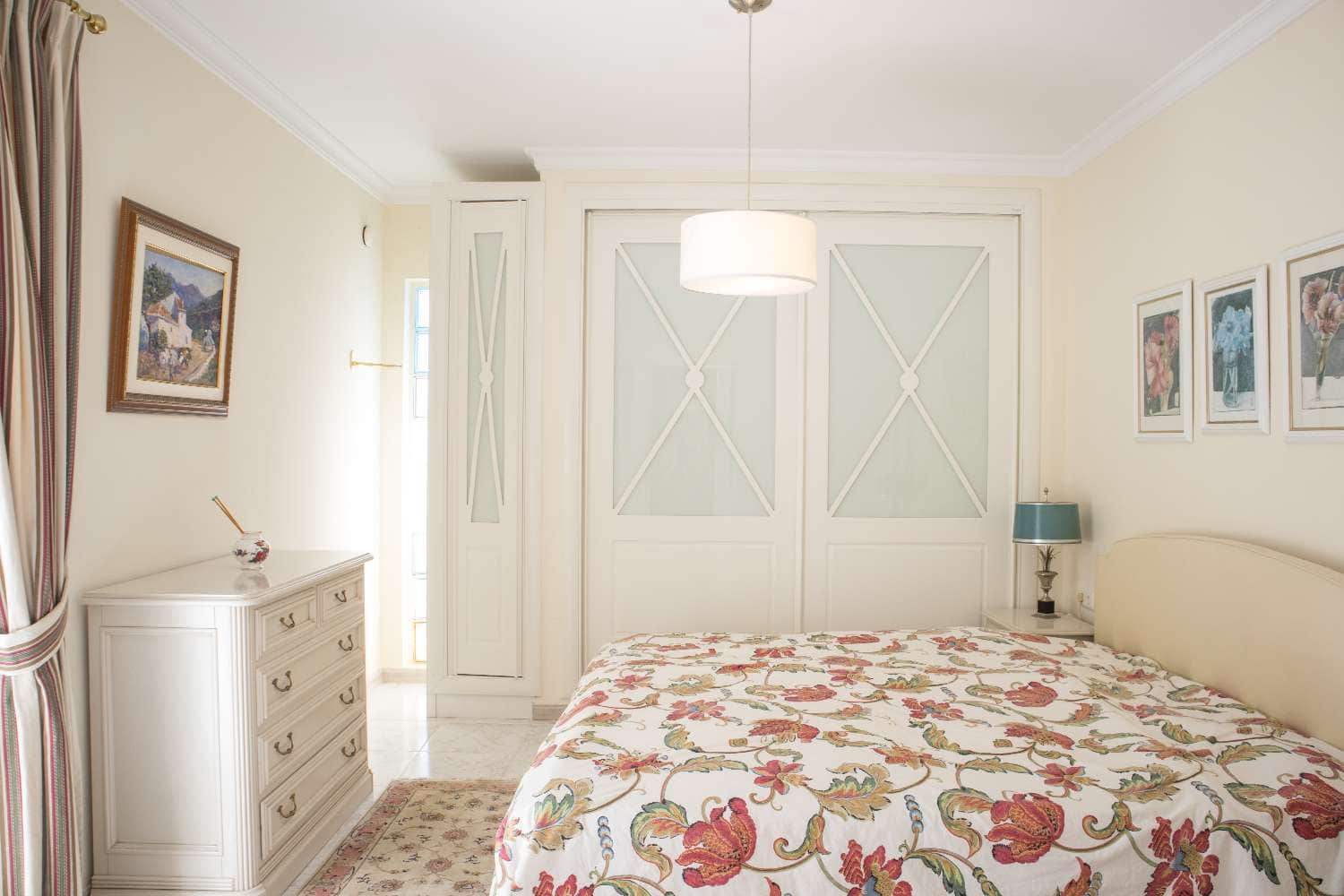 3 soveværelse Villa til salg i Maro med swimmingpool - € 599.000 (Ref: 9042045)