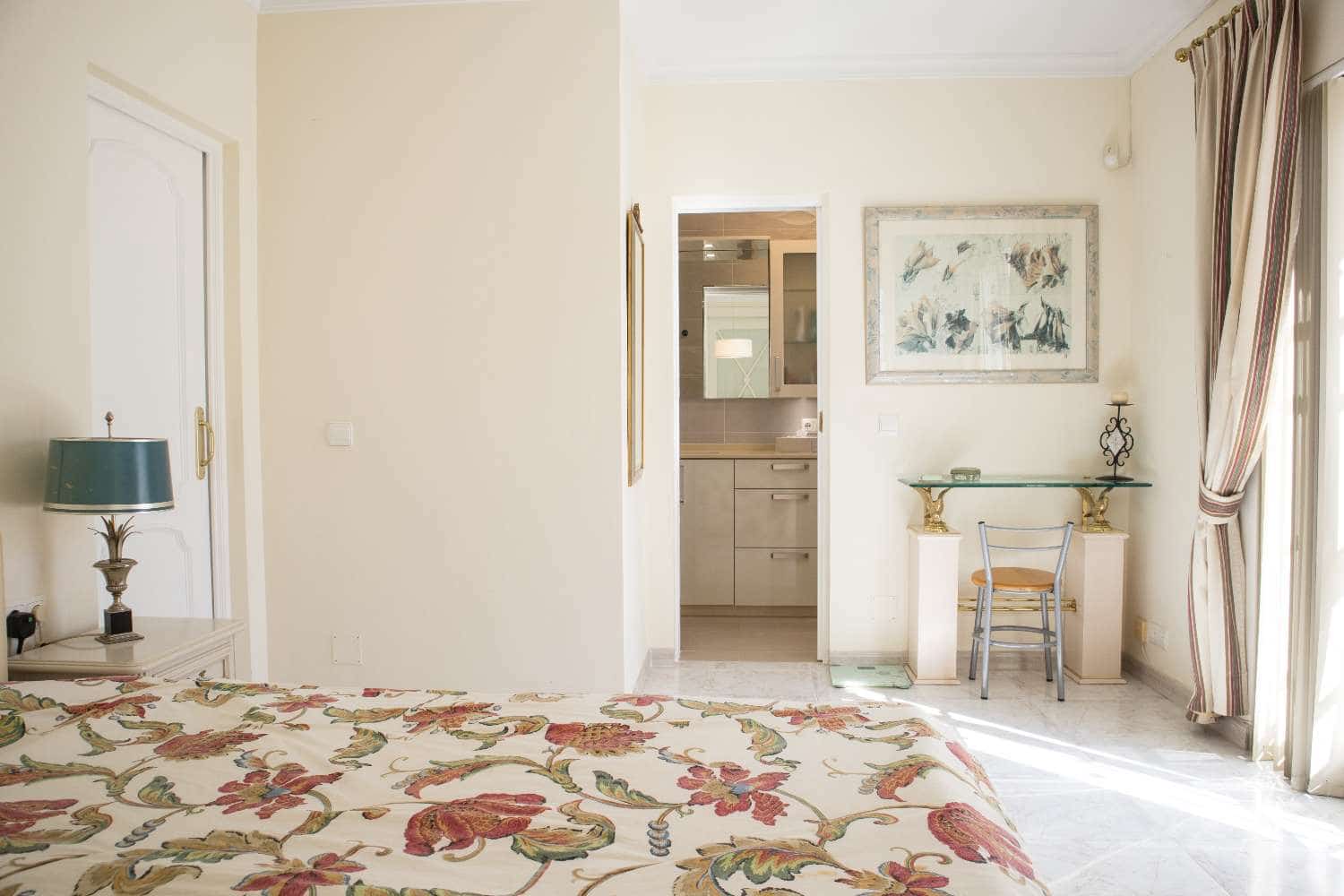 3 soveværelse Villa til salg i Maro med swimmingpool - € 599.000 (Ref: 9042045)