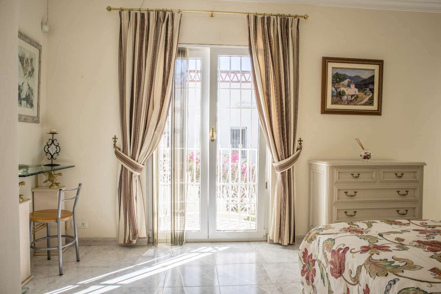 3 soveværelse Villa til salg i Maro med swimmingpool - € 599.000 (Ref: 9042045)