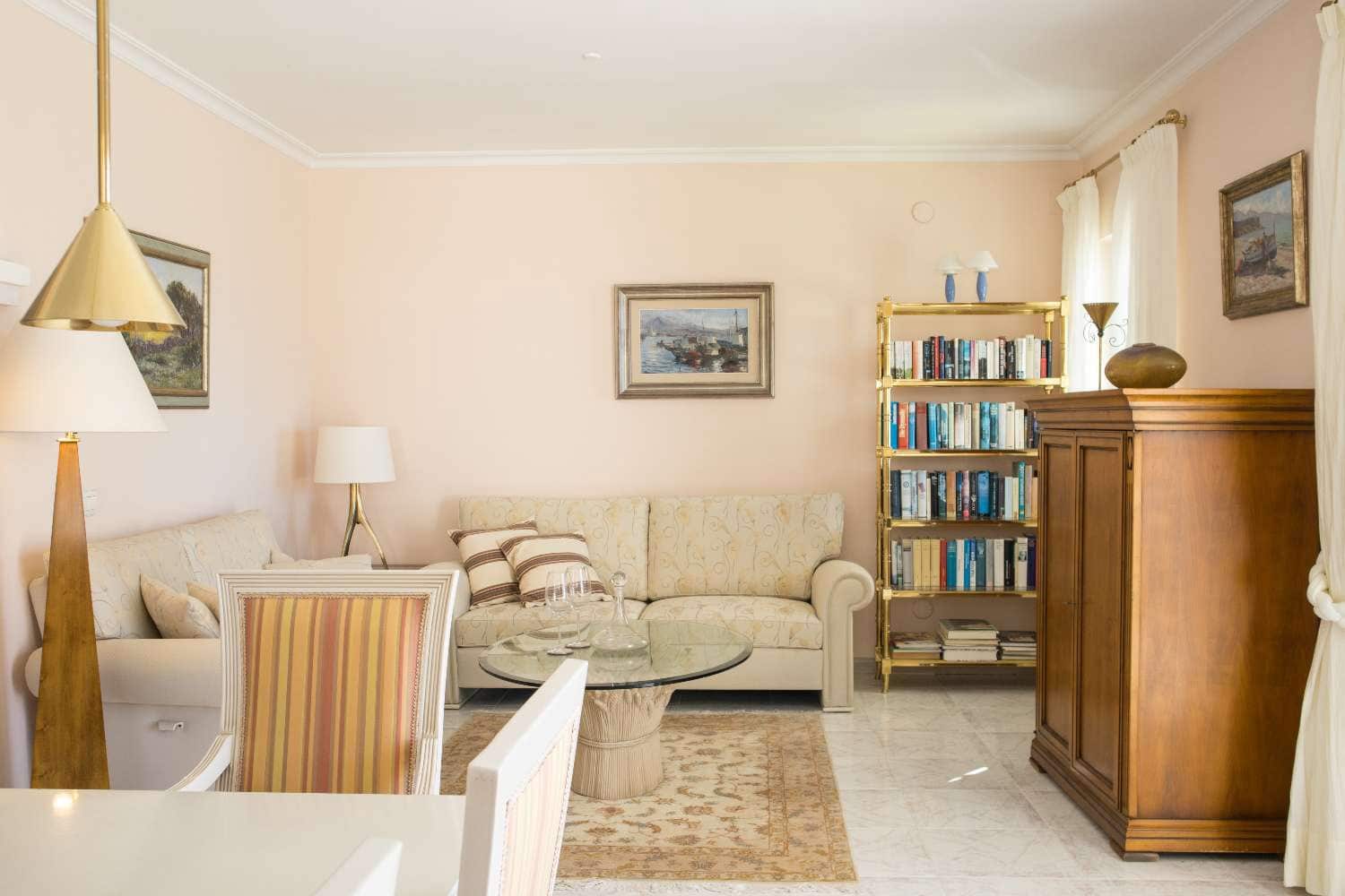 3 soveværelse Villa til salg i Maro med swimmingpool - € 599.000 (Ref: 9042045)