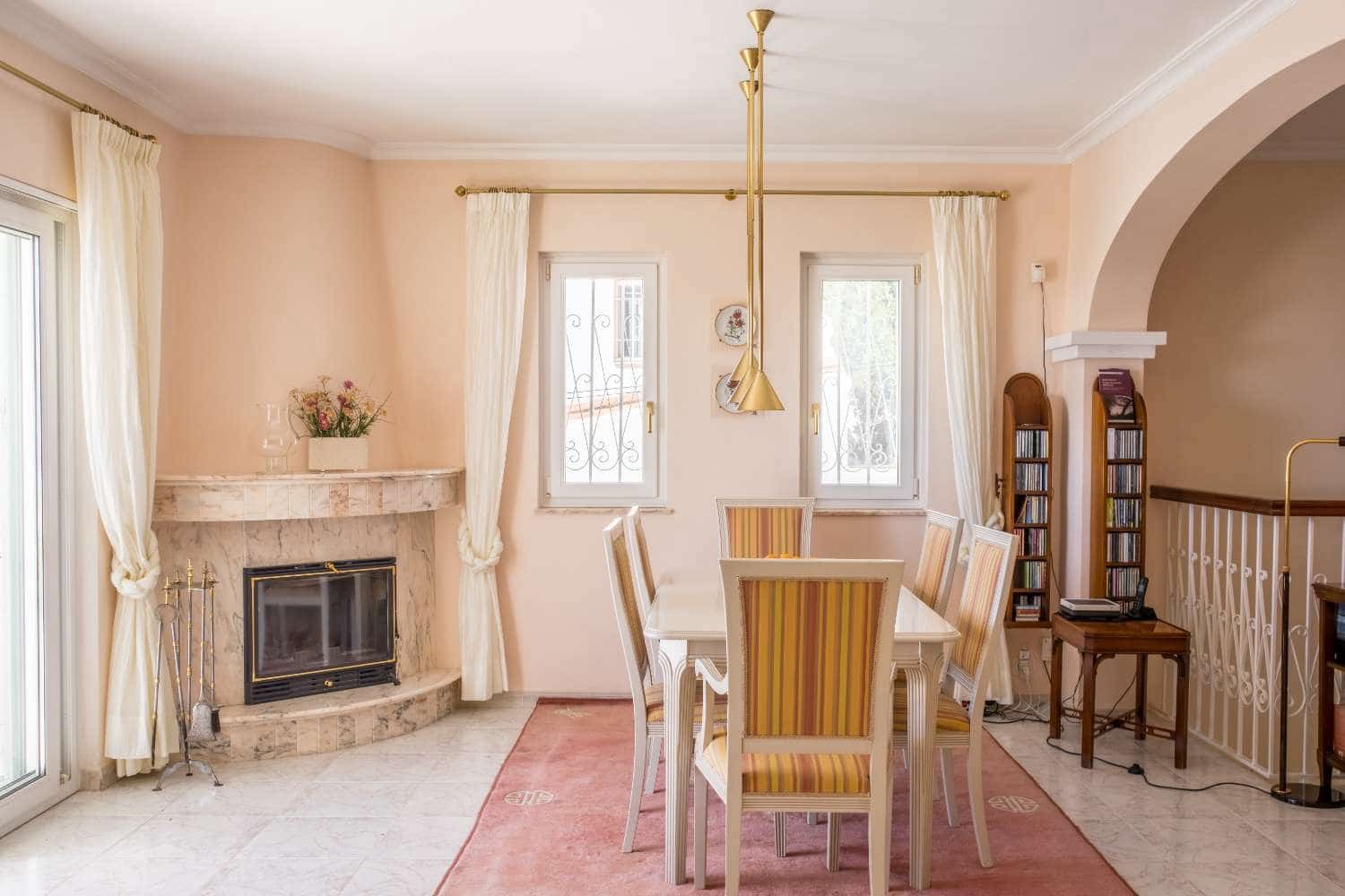 3 soveværelse Villa til salg i Maro med swimmingpool - € 599.000 (Ref: 9042045)