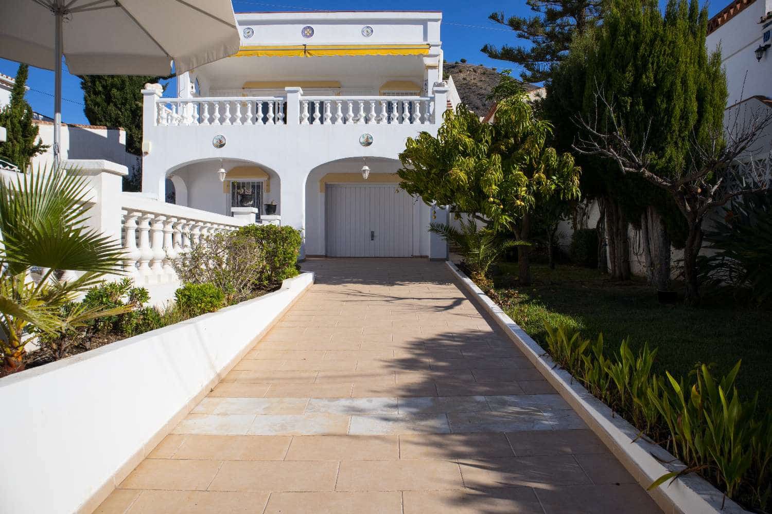 3 soveværelse Villa til salg i Maro med swimmingpool - € 599.000 (Ref: 9042045)