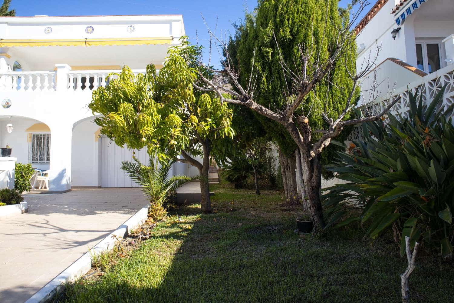 3 soveværelse Villa til salg i Maro med swimmingpool - € 599.000 (Ref: 9042045)