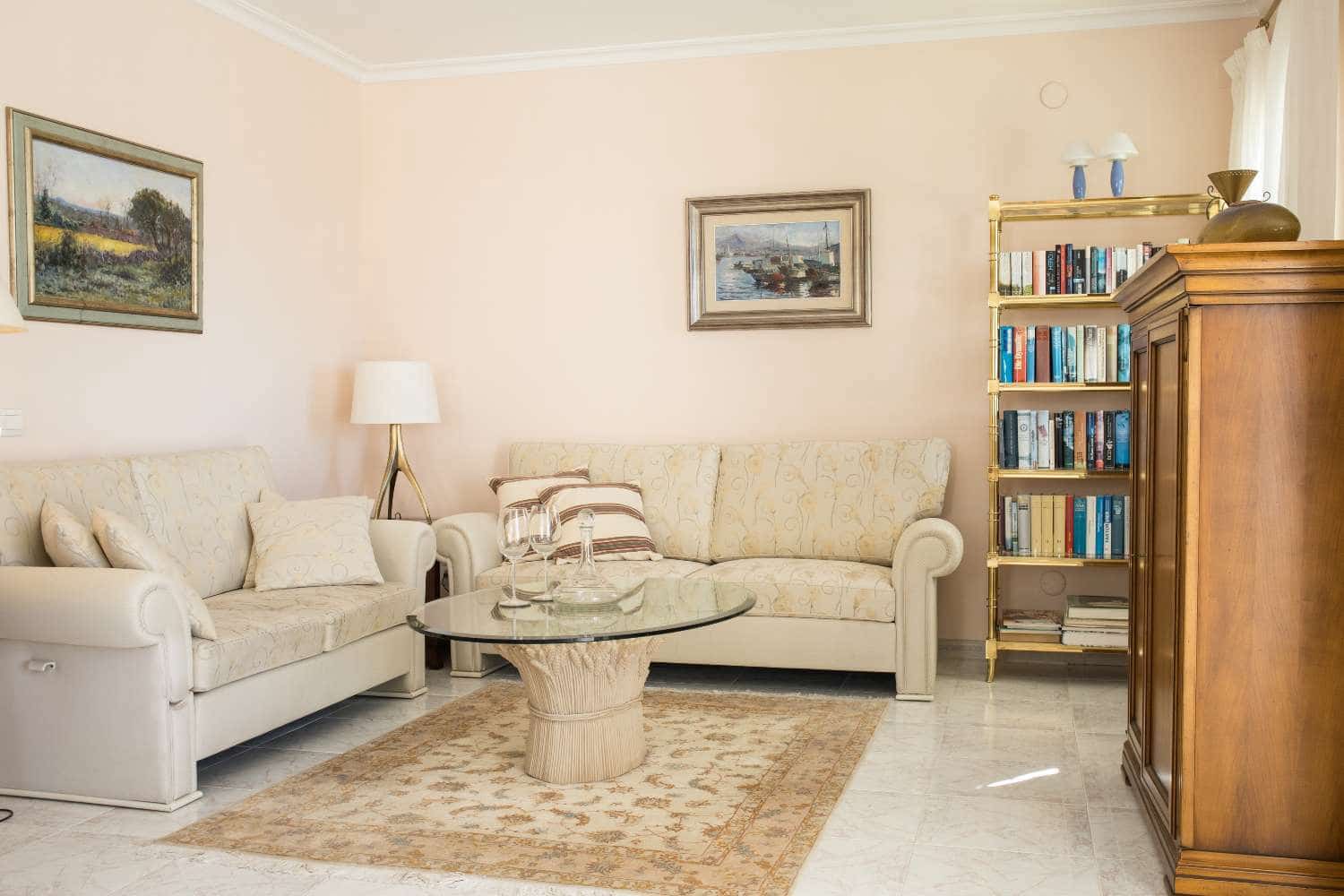 3 soveværelse Villa til salg i Maro med swimmingpool - € 599.000 (Ref: 9042045)