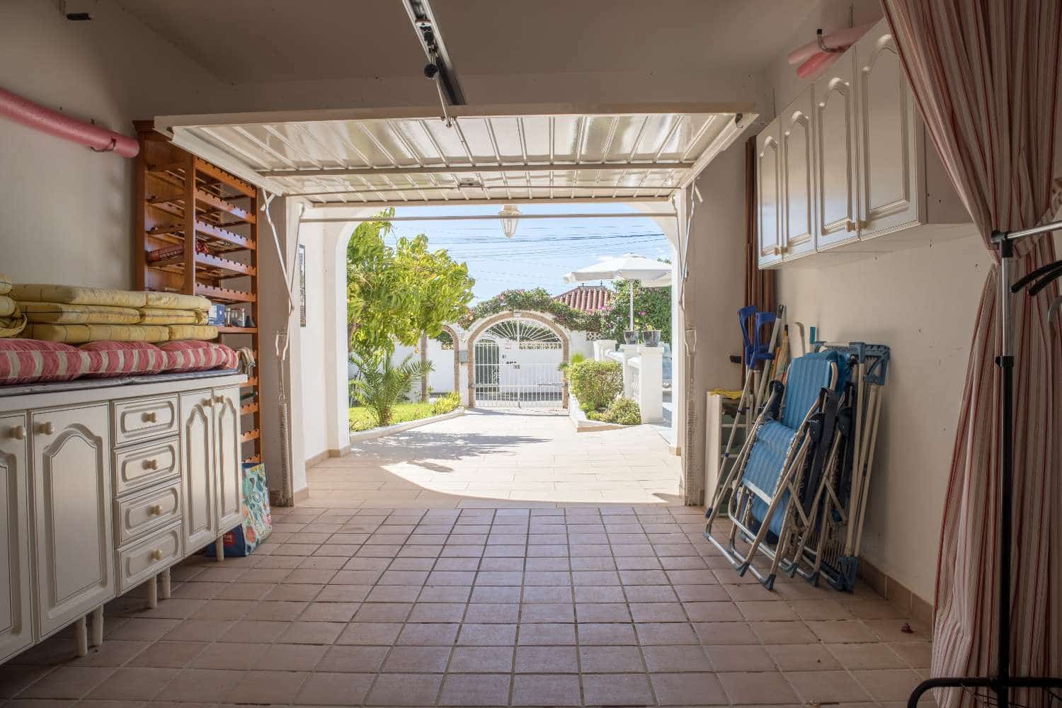 3 soveværelse Villa til salg i Maro med swimmingpool - € 599.000 (Ref: 9042045)