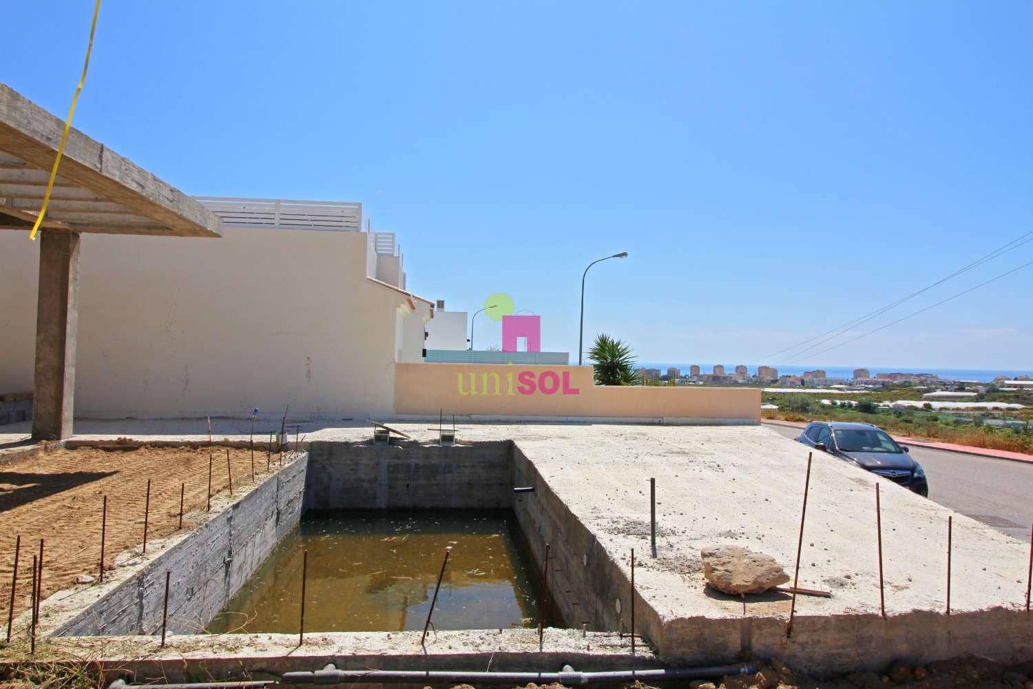 3 soveværelse Villa til salg i Torrox med swimmingpool garage - € 365.000 (Ref: 9130686)