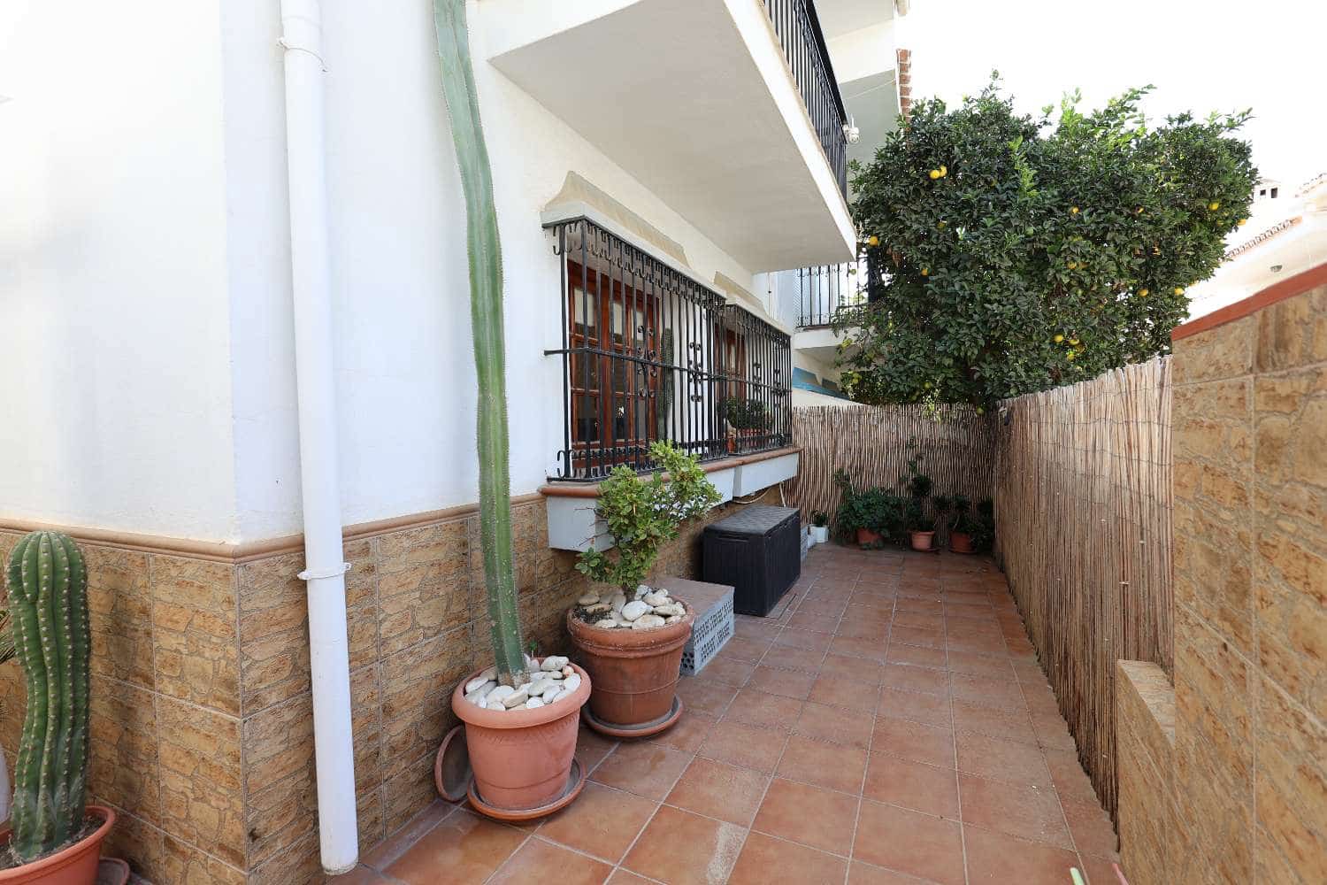 3 soveværelse Rækkehus til salg i Torrox-Costa med garage - € 337.000 (Ref: 9303038)