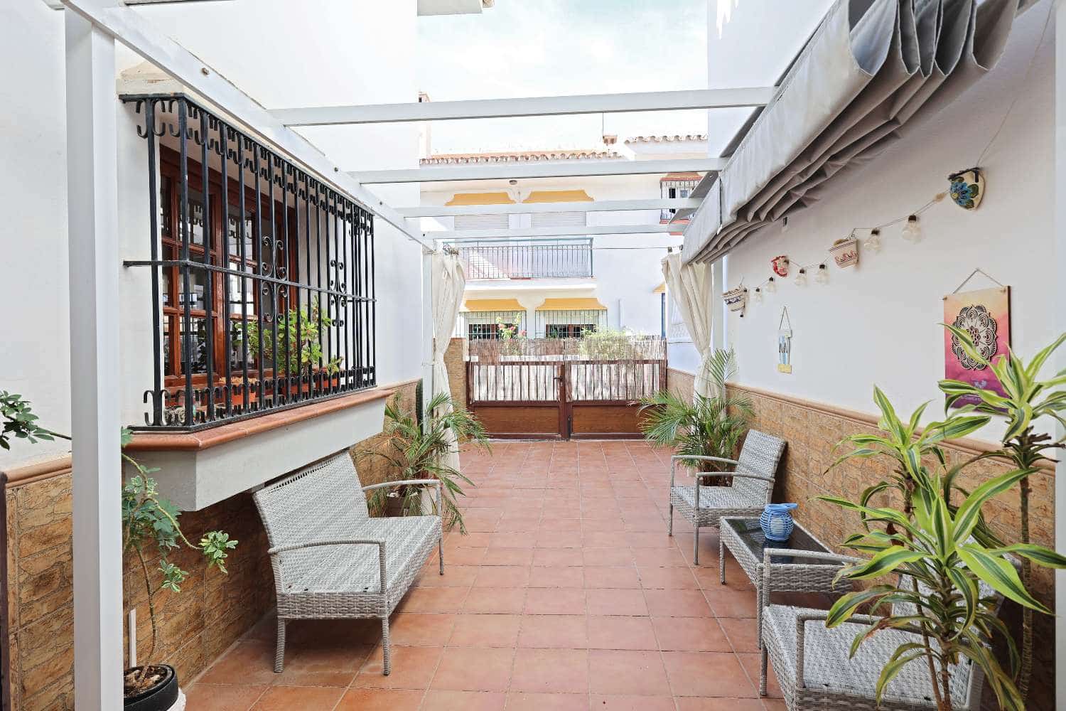 3 soveværelse Rækkehus til salg i Torrox-Costa med garage - € 337.000 (Ref: 9303038)