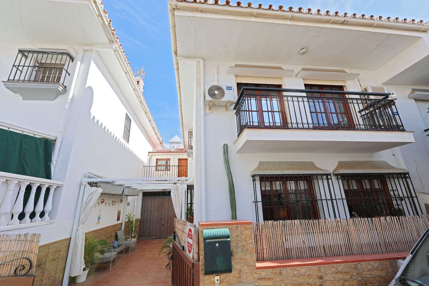 3 soveværelse Rækkehus til salg i Torrox-Costa med garage - € 337.000 (Ref: 9303038)