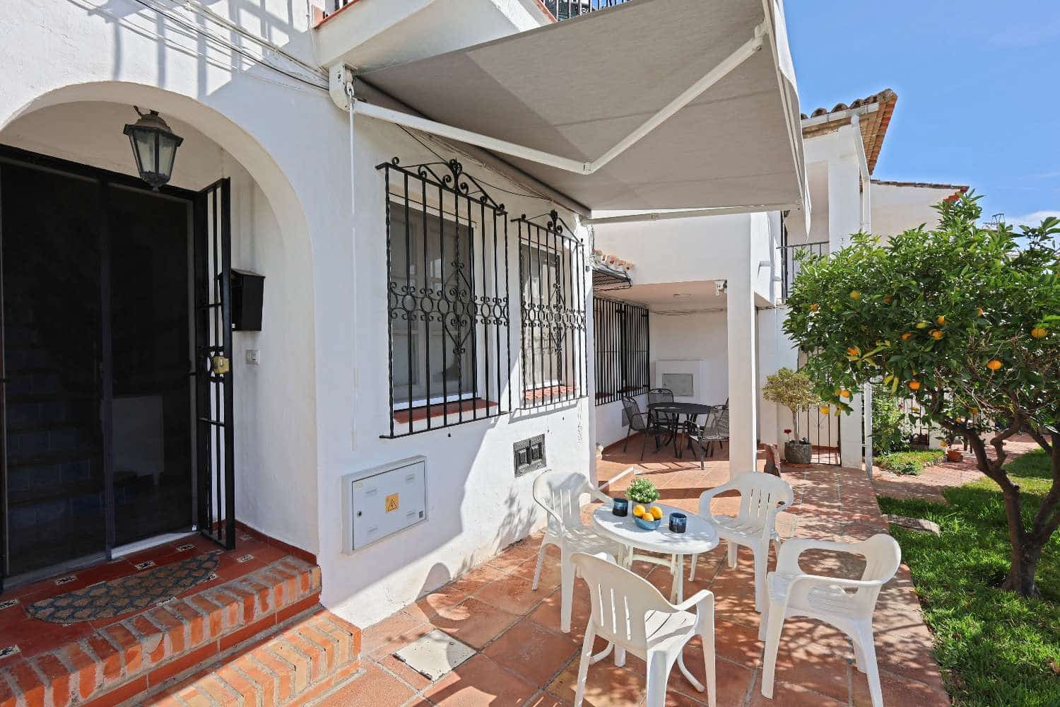2 Zimmer Reihenhaus zu verkaufen in Nerja mit Pool - 269.000 € (Ref: 9366915)