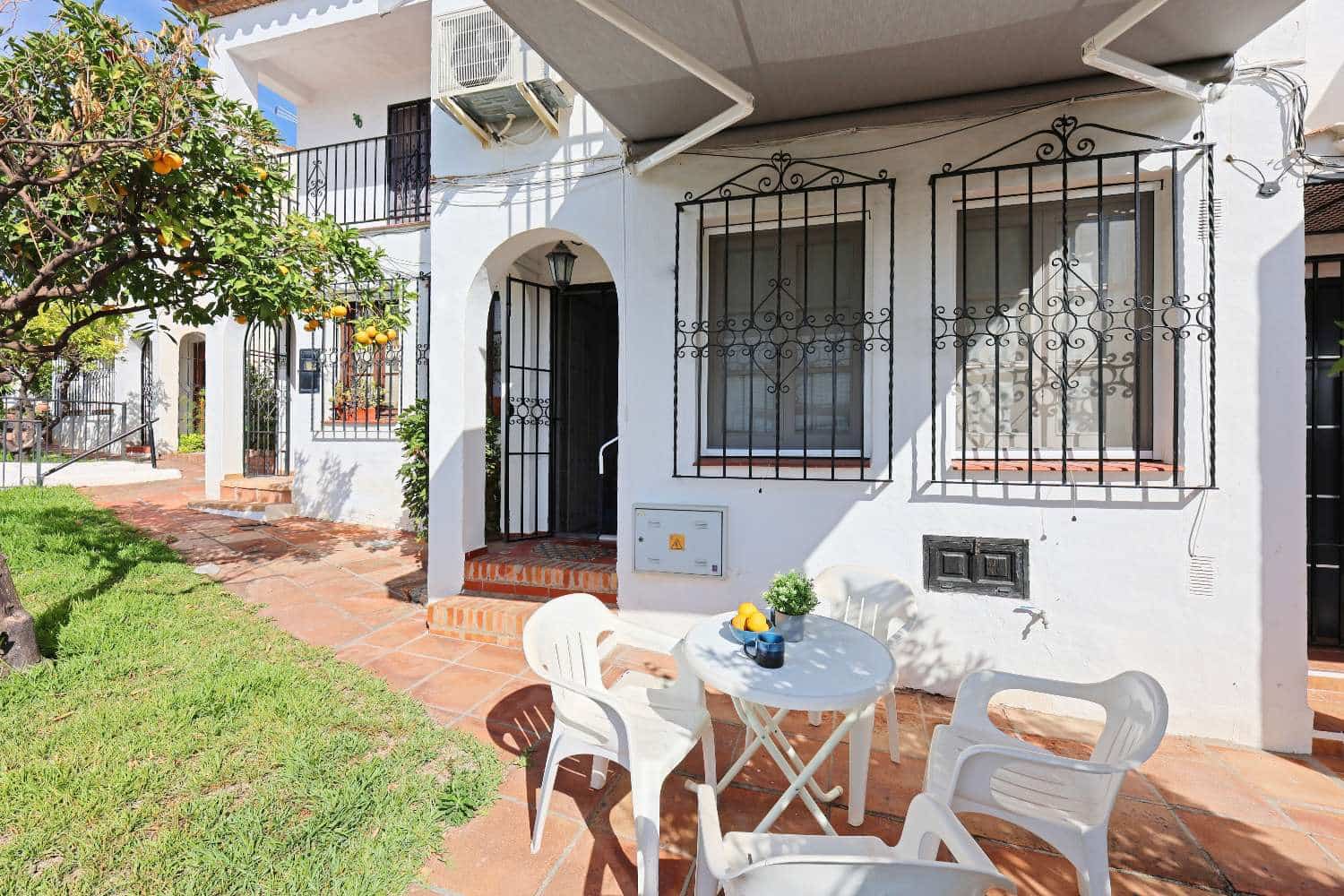 2 Zimmer Reihenhaus zu verkaufen in Nerja mit Pool - 269.000 € (Ref: 9366915)