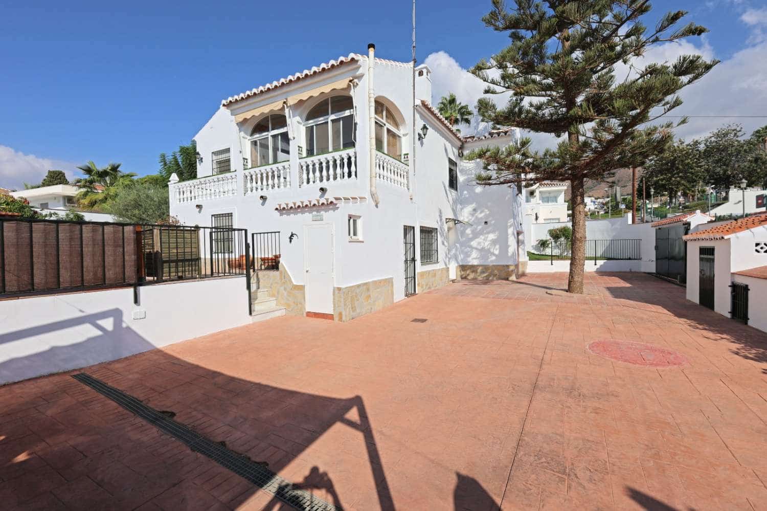 5 soveværelse Villa til salg i Nerja med swimmingpool garage - € 1.595.000 (Ref: 9378681)