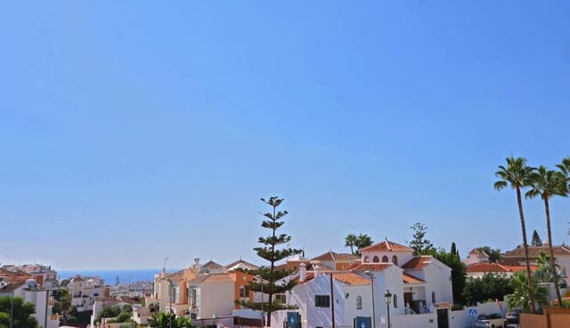 5 quarto Moradia para venda em Nueva Nerja, Nerja com piscina garagem - 1 345 000 € (Ref: 9378681)