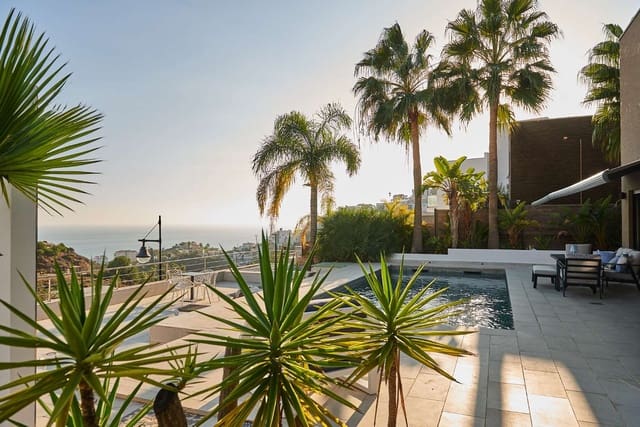 5 soveværelse Villa til salg i El Peñoncillo, Torrox med swimmingpool garage - € 995.000 (Ref: 9406189)