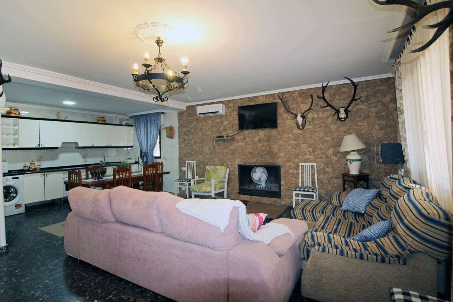 3 soveværelse Finca/Landehus til salg i Andujar med swimmingpool - € 329.000 (Ref: 9526056)