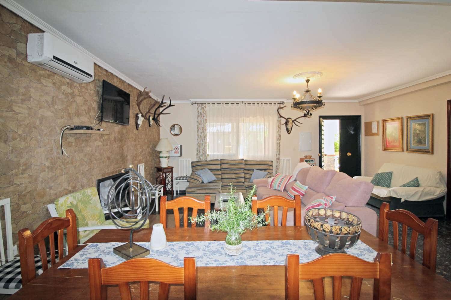 3 soveværelse Finca/Landehus til salg i Andujar med swimmingpool - € 329.000 (Ref: 9526056)