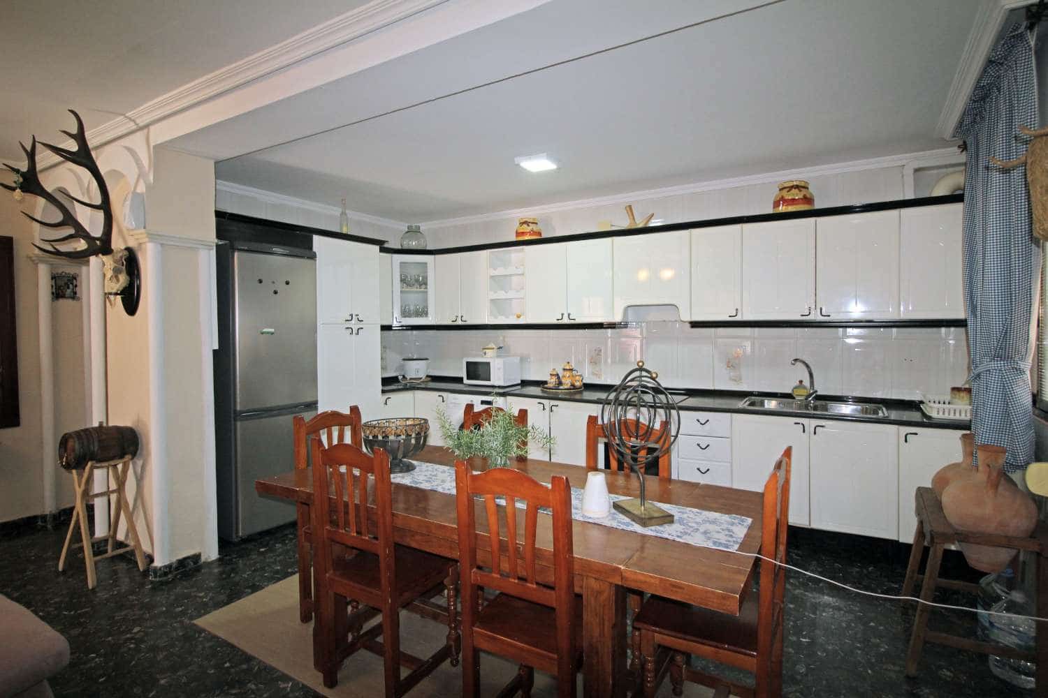 3 soveværelse Finca/Landehus til salg i Andujar med swimmingpool - € 329.000 (Ref: 9526056)